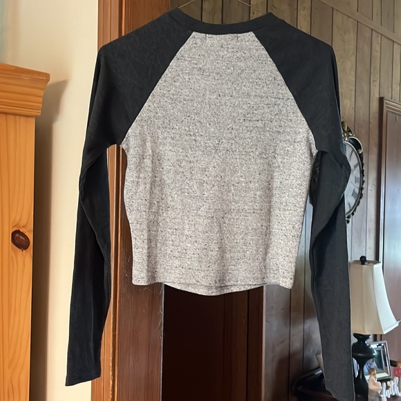 New With Tags Cropped long Sleeve Ribbed Tee. Size Medium. - Picture 3 of 3